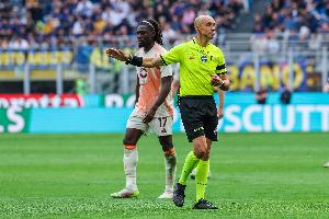 啊这裁委会认定比塞克倒地是点球，但主裁却不会因误判被停哨