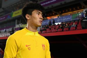 博主：吴少聪错过国足前两次合练，目前仍以恢复训练为主